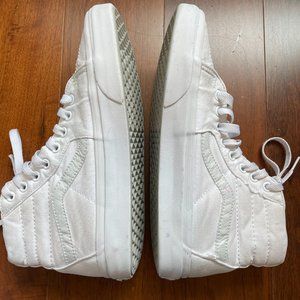 Vans HiTop True White Canvas Sk8-Hi Tapered size Mens 6.5, Women’s 8 Sneaker